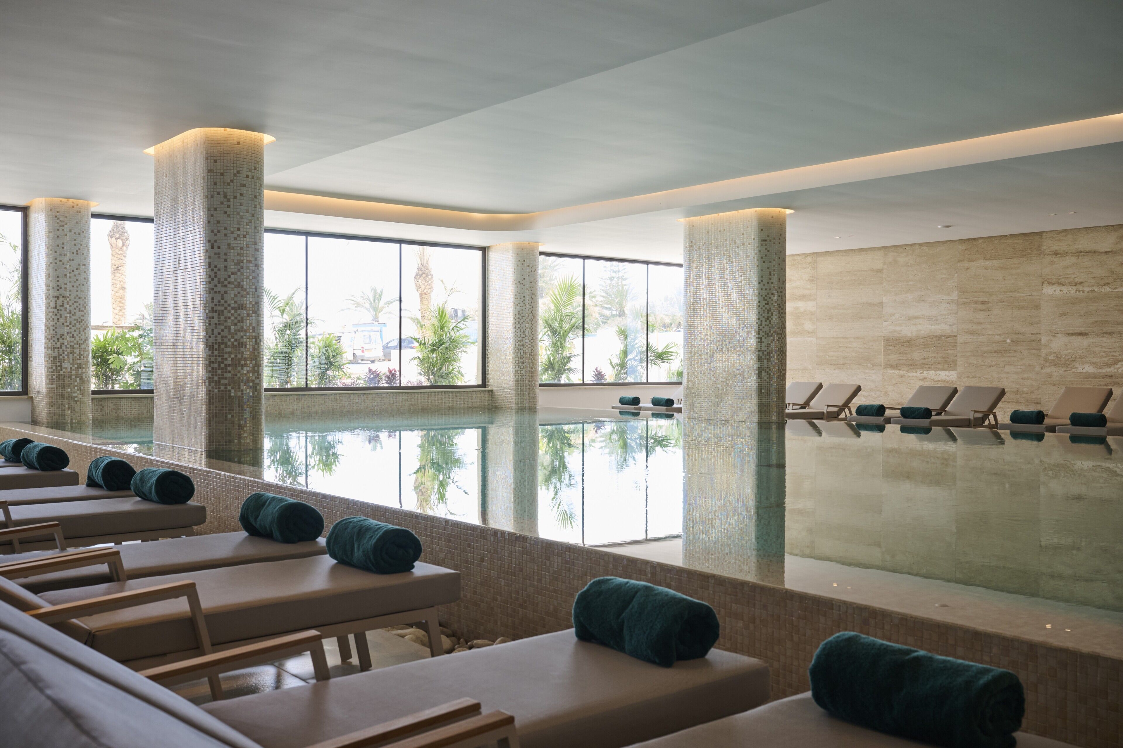 Indoor pool, 2 outdoor pools