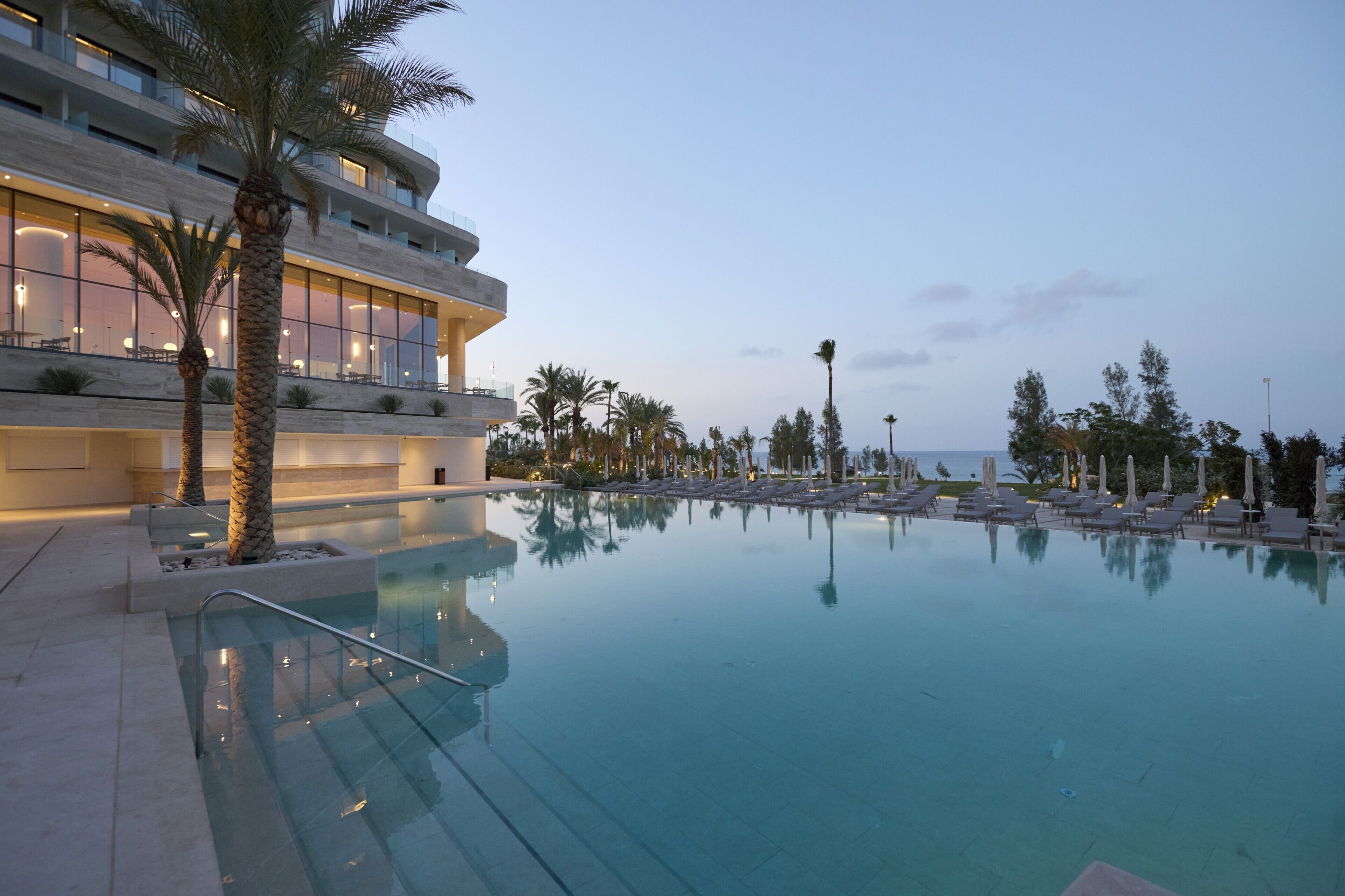 Indoor pool, 2 outdoor pools