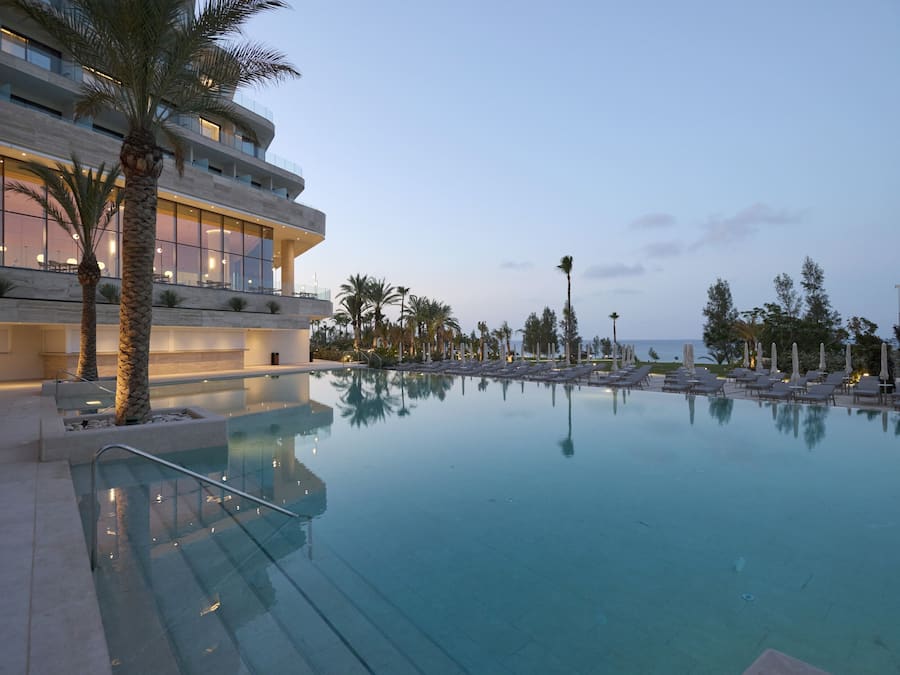 Indoor pool, 2 outdoor pools