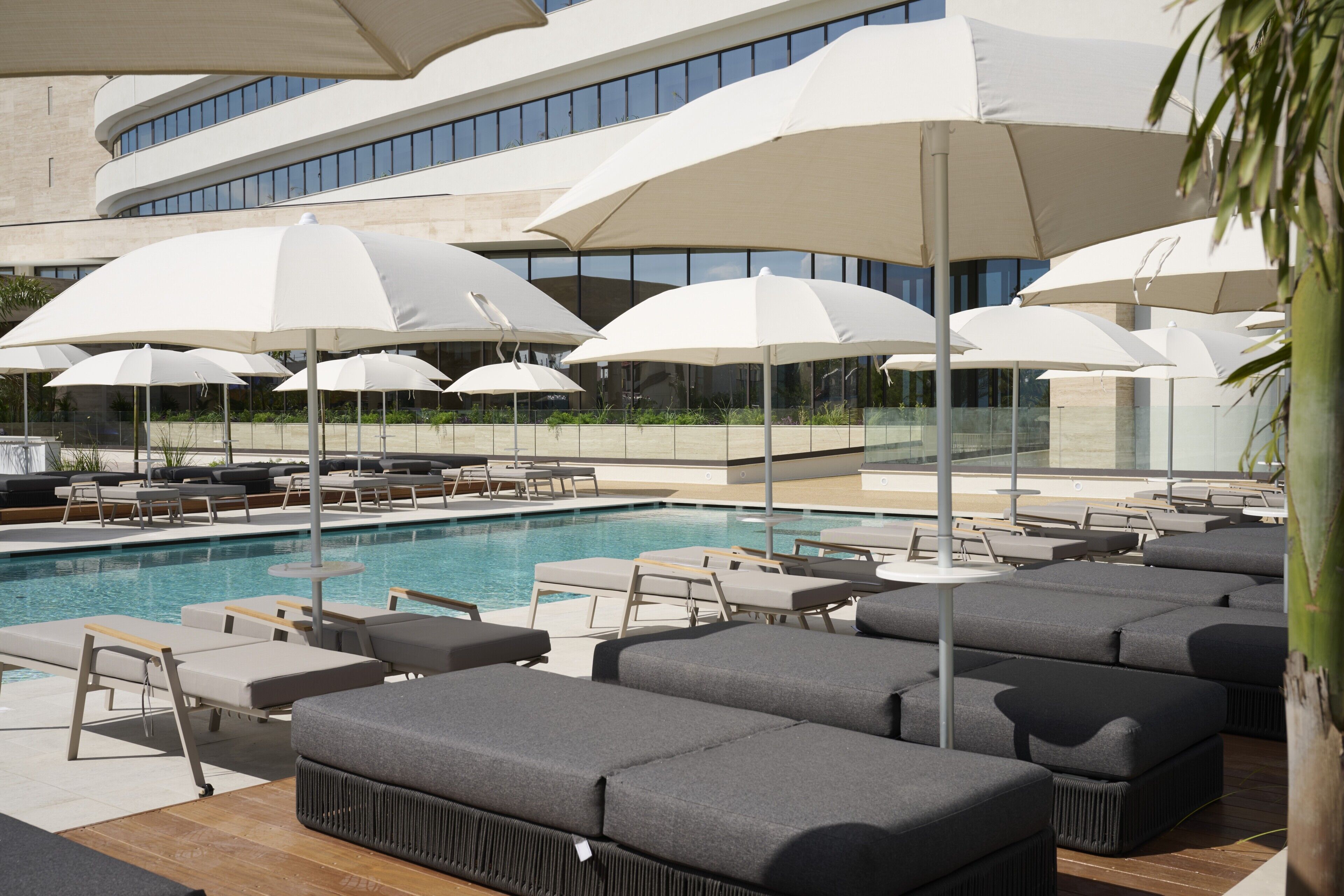 Indoor pool, 2 outdoor pools