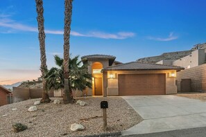 Exterior - 3BR Desert Escape , Pool, Views & Mini Golf (Desert Hot Springs)