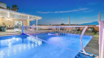 Outdoor pool, a heated pool