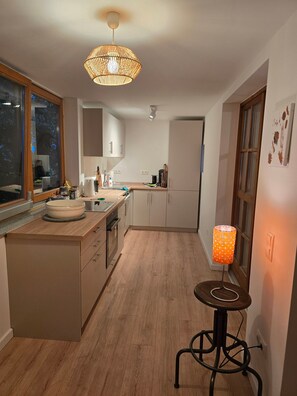 Kühlschrank, Ofen, Herdplatte, Geschirrspüler