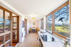 Interior - Apartment 'Traumhafte Neue Große Idyllisch Am Bach' with Mountain View, Balcony and Wi-Fi (Benediktbeuern)