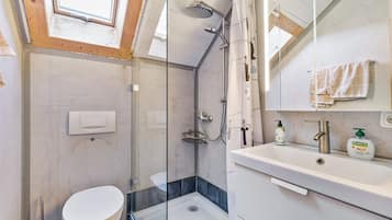 Shower, free toiletries, hair dryer, towels