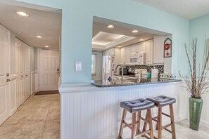 Fridge, microwave, oven, stovetop - ☀Beachfront Condo🐬End Unit🍹Ocean Sands I-501🌴Heated Pool/Hot Tub🏖️Beach Views (Madeira Beach)