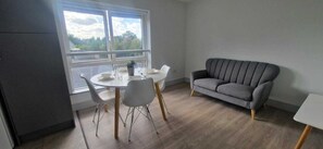 TV, offices - New Refurbed 4BDR on Dock Road Near City Centre (Limerick)