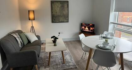 New Refurbed 4BDR on Dock Road Near City Centre