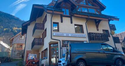 Apartment with Mountain View and Balcony