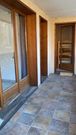 Property grounds - Apartment with Mountain View and Balcony (Saint-Colomban-des-Villards)