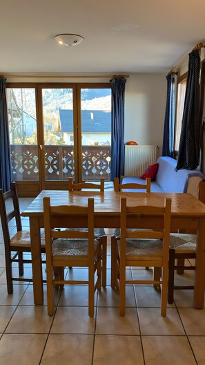 Interior - Apartment 'Le Ressoutan' with Mountain View and Balcony (Saint-Colomban-des-Villards)