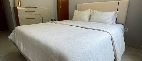 3 dormitorios, tabla de planchar con plancha, wifi y ropa de cama