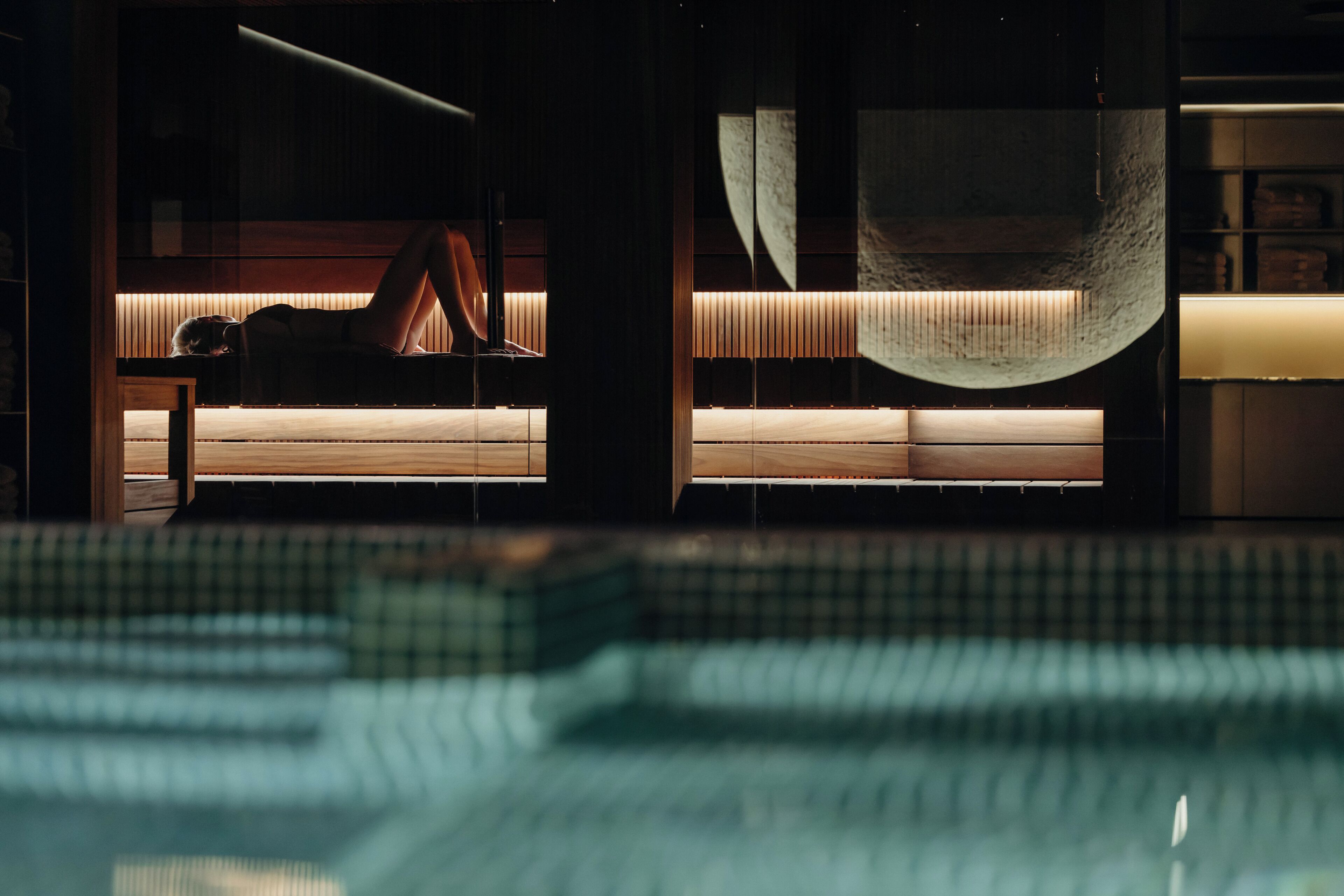 Couples treatment room(s), sauna, aromatherapy, hot stone massages