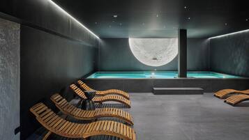 Couples treatment room(s), sauna, aromatherapy, hot stone massages