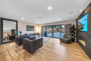 المنشأة من الداخل