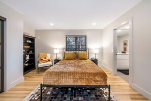 مكتب ومكواة/لوح كي وسرير سفر وواي فاي مجانًا