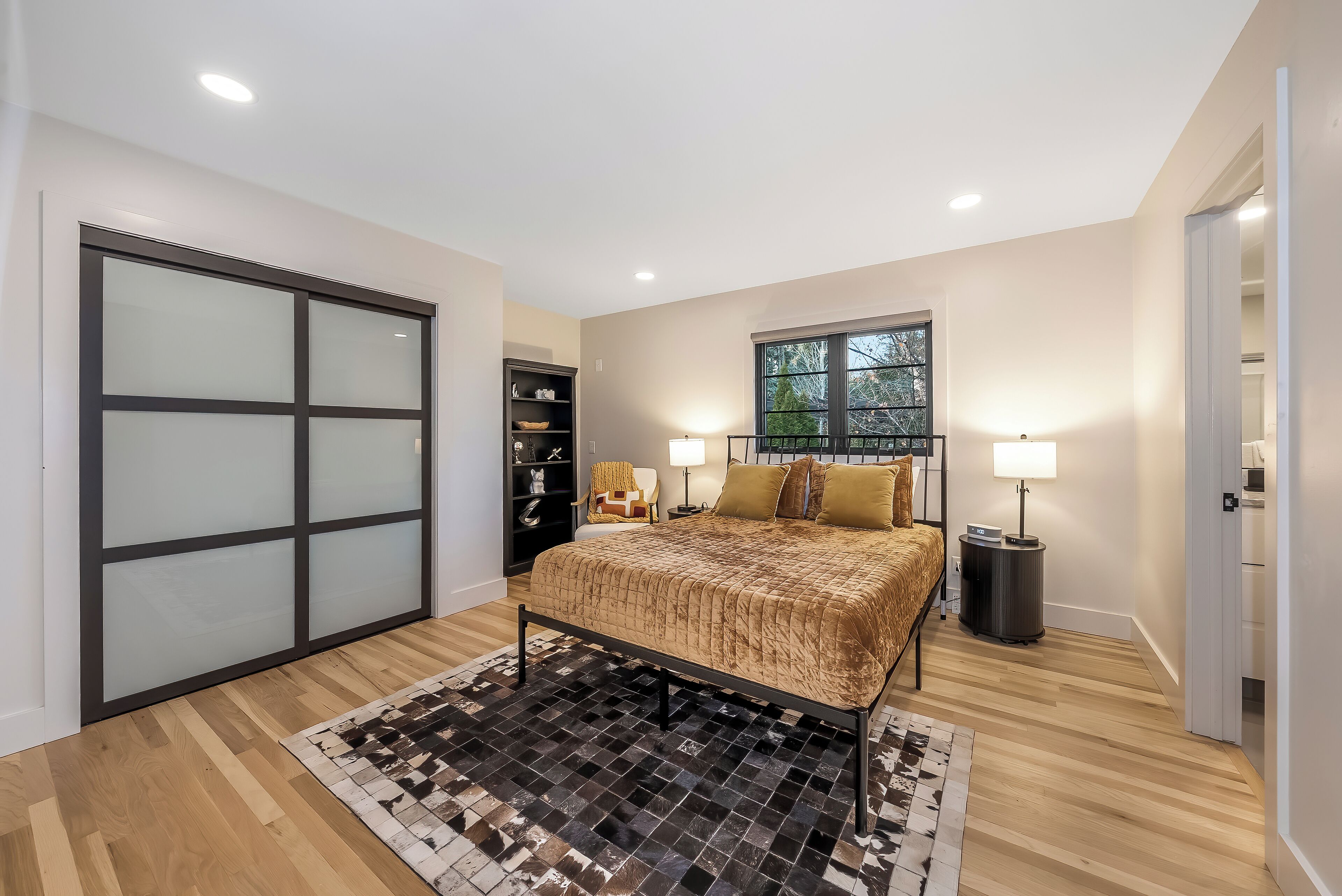 Desk, iron/ironing board, travel crib, free WiFi