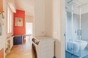 Shower, bidet, towels
