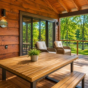 Outdoor dining - Whispering River Retreat - - Private Dock on the Toccoa River (Mineral Bluff)