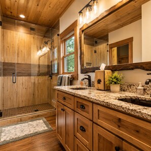 Hair dryer, towels - Whispering River Retreat - - Private Dock on the Toccoa River (Mineral Bluff)