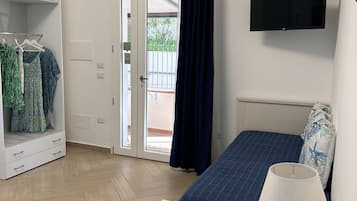 Hochwertige Bettwaren, Daunenbettdecken, Zimmersafe, Schreibtisch