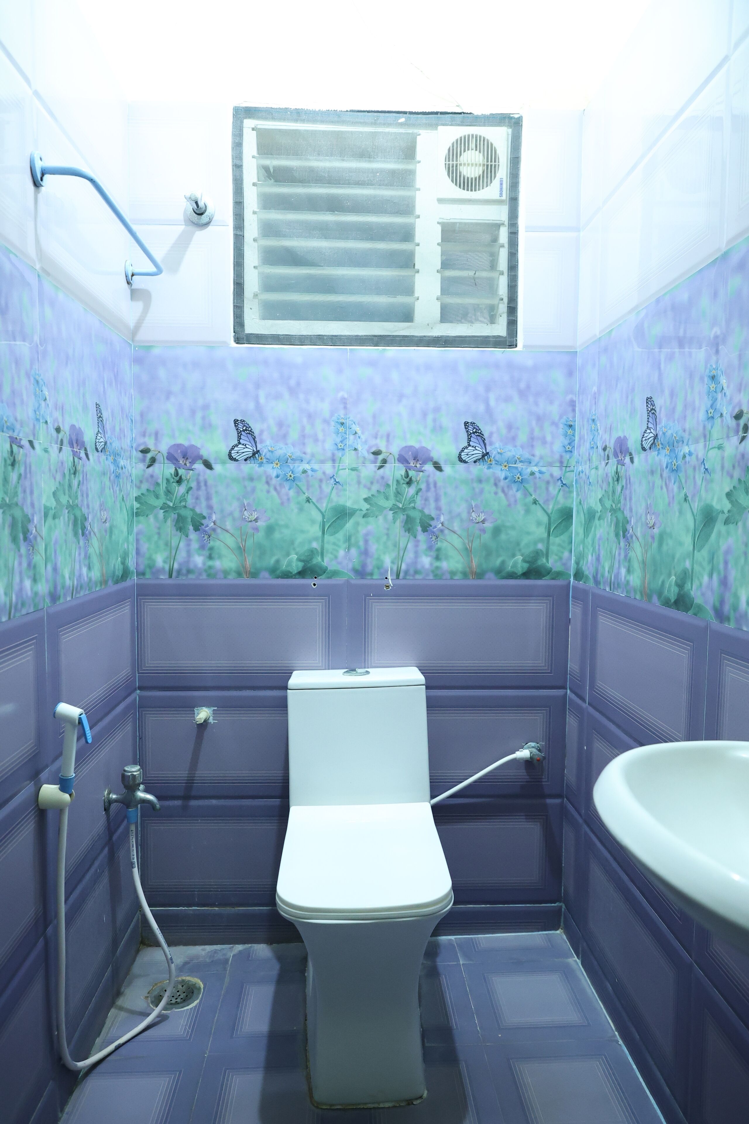 Classic Double Room | Bathroom | Shower, towels