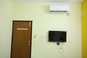 Klassieke tweepersoonskamer | Een bureau, gratis wifi