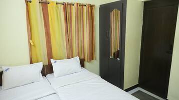 Classic Double Room | Desk, free WiFi