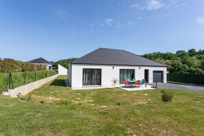 Exterior - Holiday Home 'Maison Lahourcade' with Private Terrace, Private Garden and Wi-Fi (LAHOURCADE)