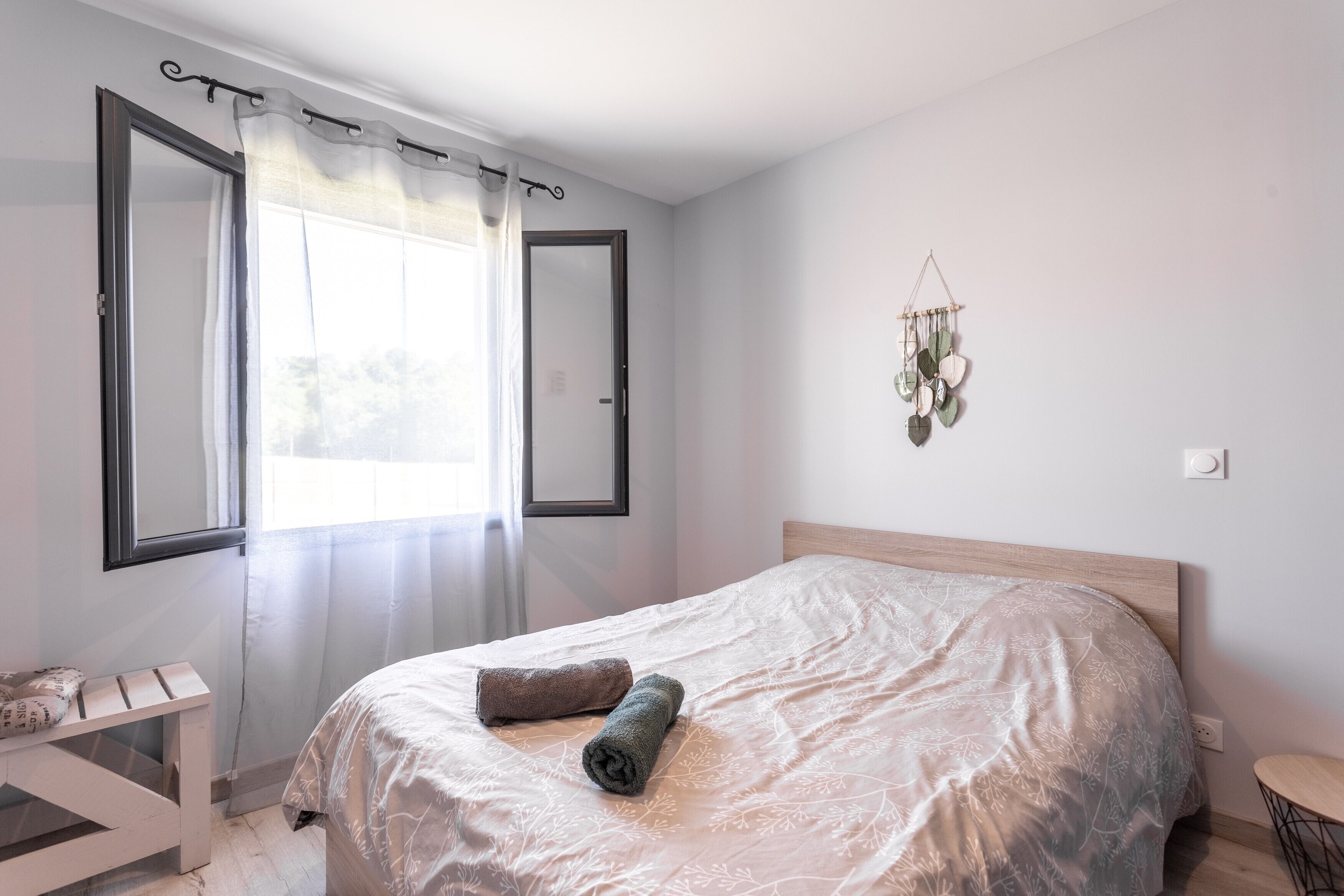 3 chambres, fer et planche à repasser, Wi-Fi, draps fournis
