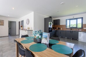 Dining - Holiday Home 'Maison Lahourcade' with Private Terrace, Private Garden and Wi-Fi (LAHOURCADE)