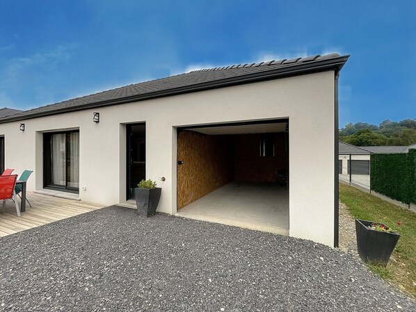 Exterior - Holiday Home 'Maison Lahourcade' with Private Terrace, Private Garden and Wi-Fi (LAHOURCADE)