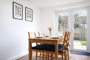 Dining - Spencer And Jackson Short Term Rental Oxford Near Hospital And University (Headington)