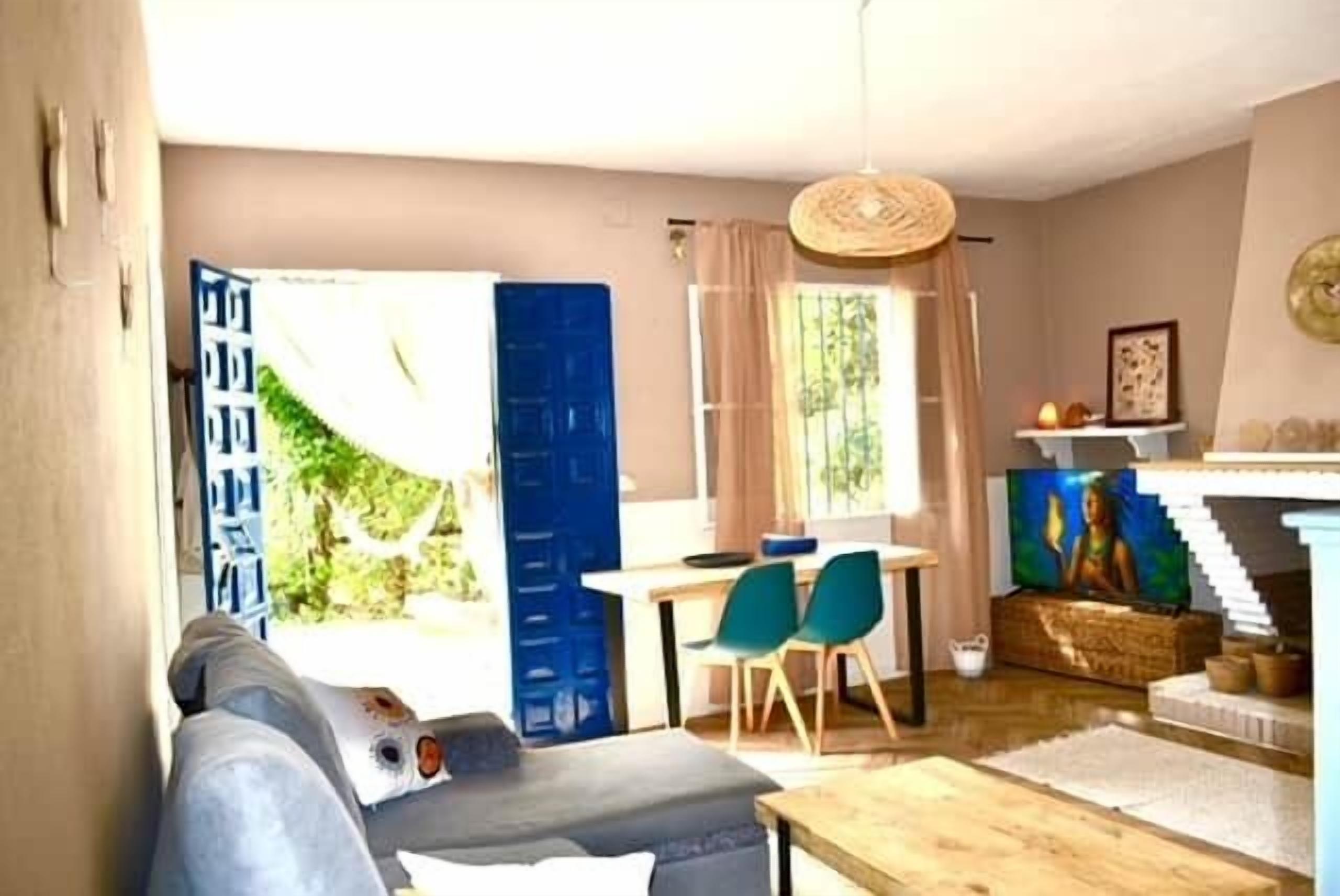 Télévision, cheminée