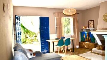 Télévision, cheminée