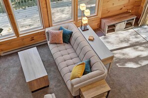 Televisión y chimenea 