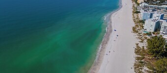 Close to beach w/ no streets to cross, private fenced yard, Games and beach gear