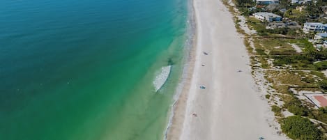 Beach nearby, sun-loungers, beach towels