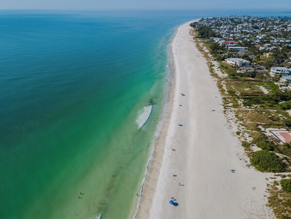 Beach nearby, sun-loungers, beach towels
