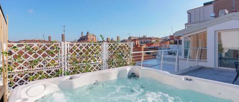 Appart'hôtel Confort, vue ville | Terrasse/Patio