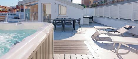 Comfort Condo, City View | Terrace/patio