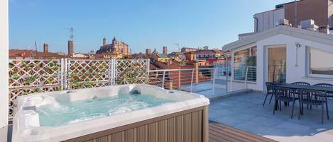 Comfort Condo, City View | Terrace/patio