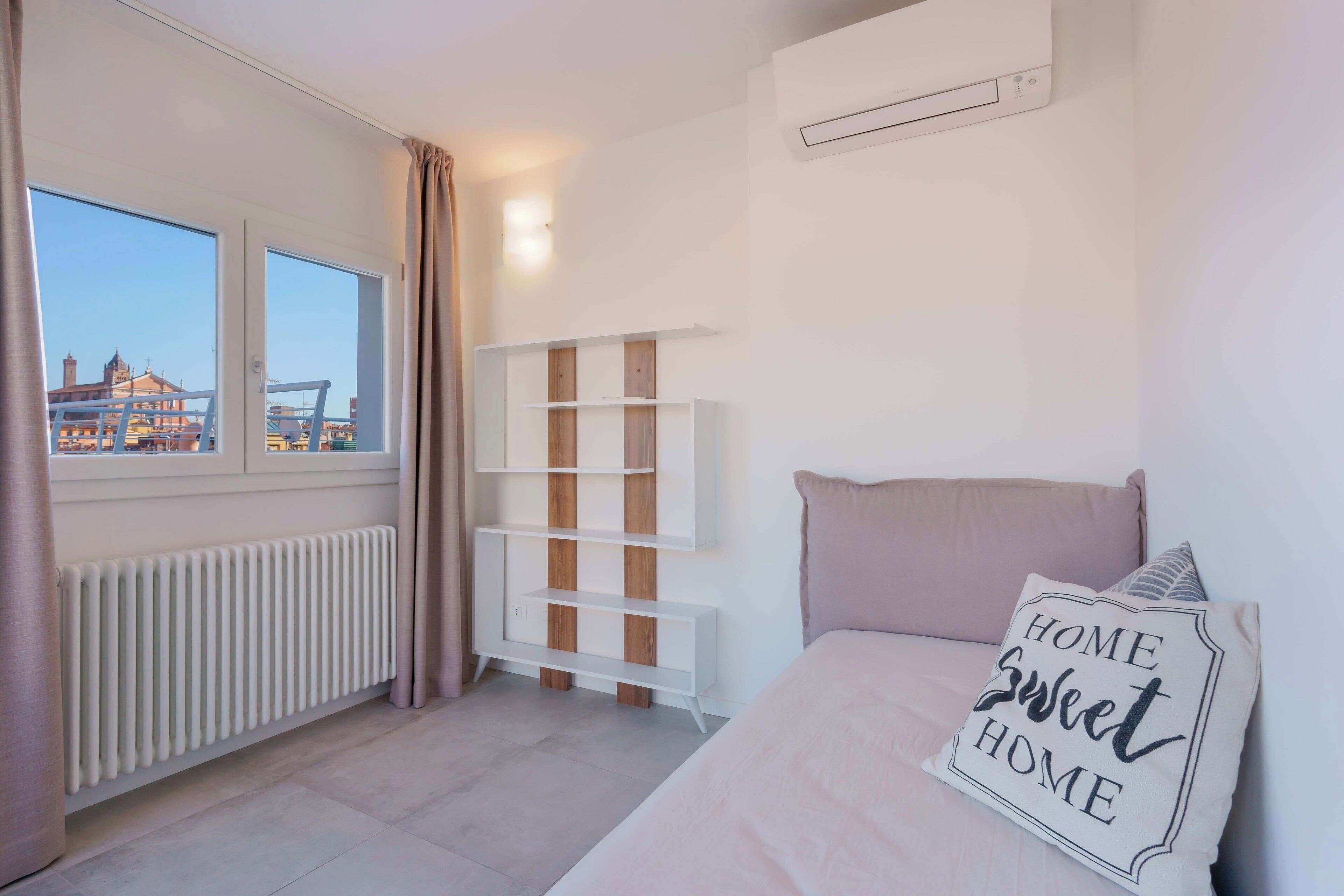 Comfort-Apartment, Stadtblick | Zimmersafe, Verdunkelungsvorhänge, kostenloses WLAN