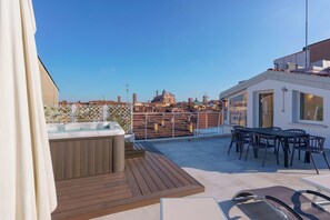 Comfort Condo, City View | Terrace/patio