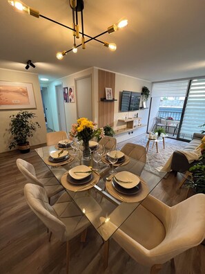 Dining - Santiago Centro Modern Apartment, 5 minutes from the Palacio de la Moneda! (Santiago)