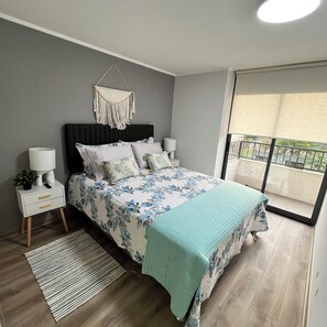 2 bedrooms, iron/ironing board, free WiFi, bed sheets - Santiago Centro Modern Apartment, 5 minutes from the Palacio de la Moneda! (Santiago)