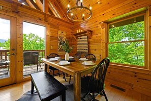 Cabana, vista para a montanha | Opções para refeição