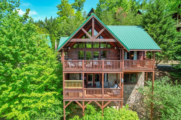 Cabin On A Cloud - Wild Bear Falls Water Park, Gatlinburg