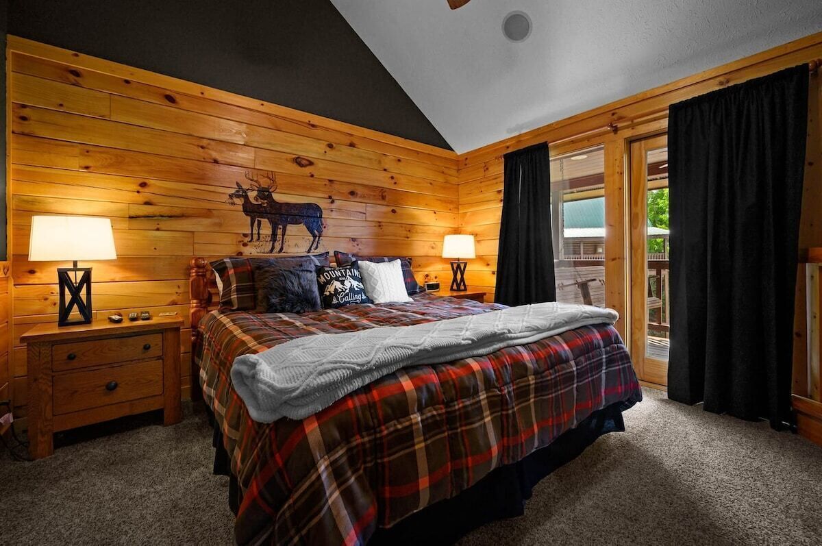 Cabin, Private Bathroom, Mountain View (Cabin On A Cloud ) | Blackout curtains, iron/ironing board, free WiFi