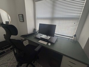 Interior - Cozy and Convenient Raynes Park maisonette (Greater London)
